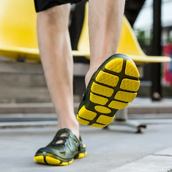 2019 Noi De Vara Barbati Sandale De Plaja Pantofi De Barbat Gol Papuci Pantofi Outdoor Pentru Bărbați Jeleu Pantofi Ochiurilor De Plasă Luminat Pantofi Casual Moda
