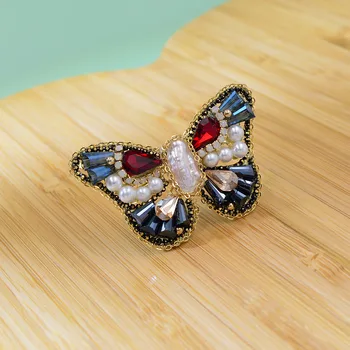 CINDY XIANG Realizate manual Coajă de Cristal Fluture Broșe Pentru Femei Nou Design de Moda Bijuterii de Insecte Baroc Pin de Inalta Calitate