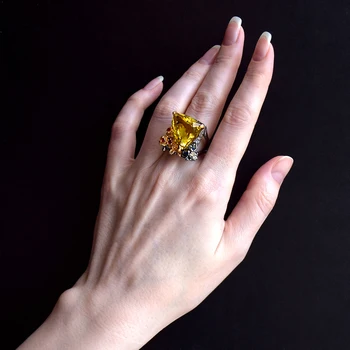 Mare De Culoare Aurie Triunghi Zirconia Inel Anel Feminin Bijuterii Floare Anti Alergie Minunat Mare Moda Bijuterii